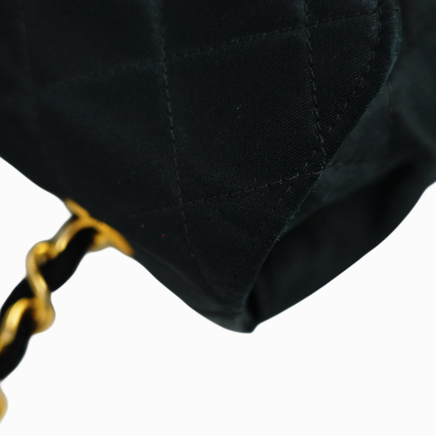 CHANEL 1986-1988 Matelassé Shoulder Bag