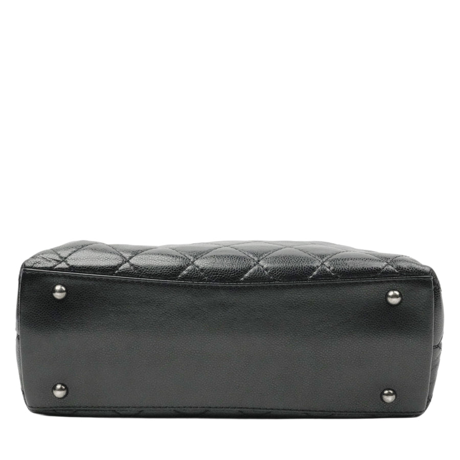 CHANEL 1991–1994 Matelassé Caviar Leather Shoulder Bag