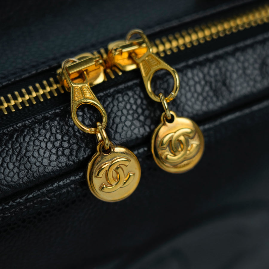 CHANEL 1996–1997 Caviar Leather Vanity Handbag / Shoulder Bag 2-Way
