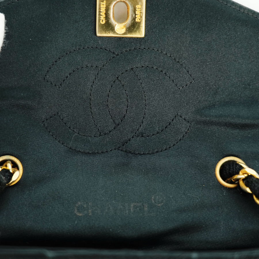 CHANEL 1986-1988 Matelassé Shoulder Bag