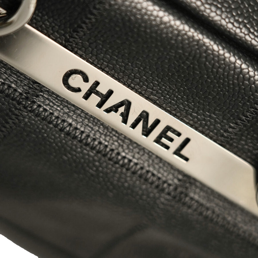 CHANEL 2004–2005 Chocolate Bar Stitch Shoulder Bag