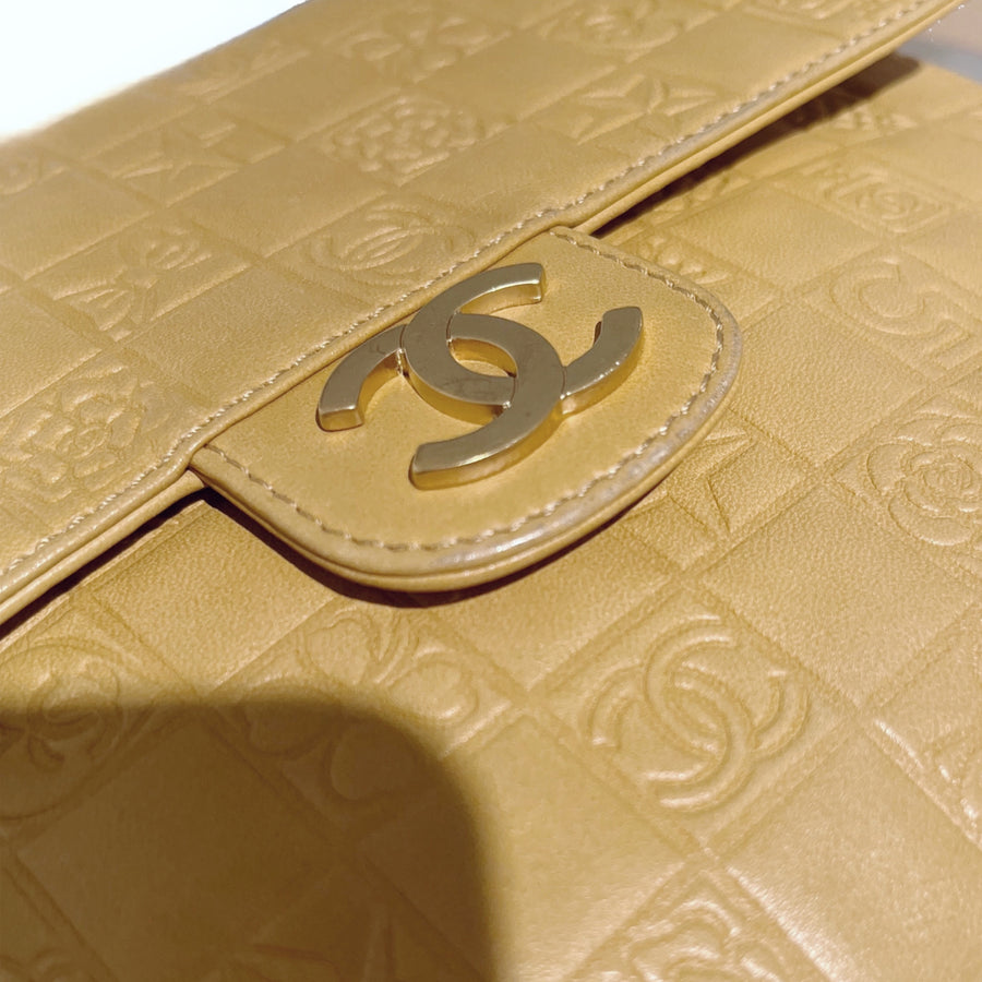CHANEL 2003-2004 Embossed Logo Chain Double-Front Flap Shoulder Bag