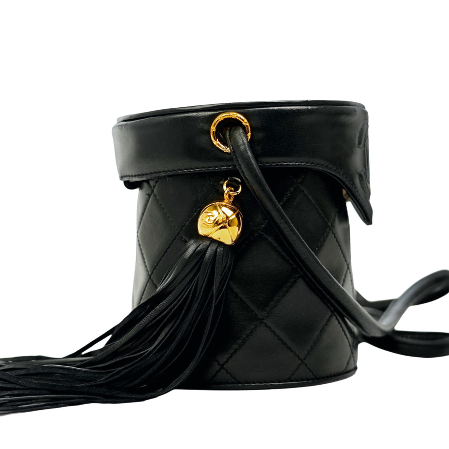 CHANEL 1997-1999 Fringe Bucket Lambskin Shoulder Bag