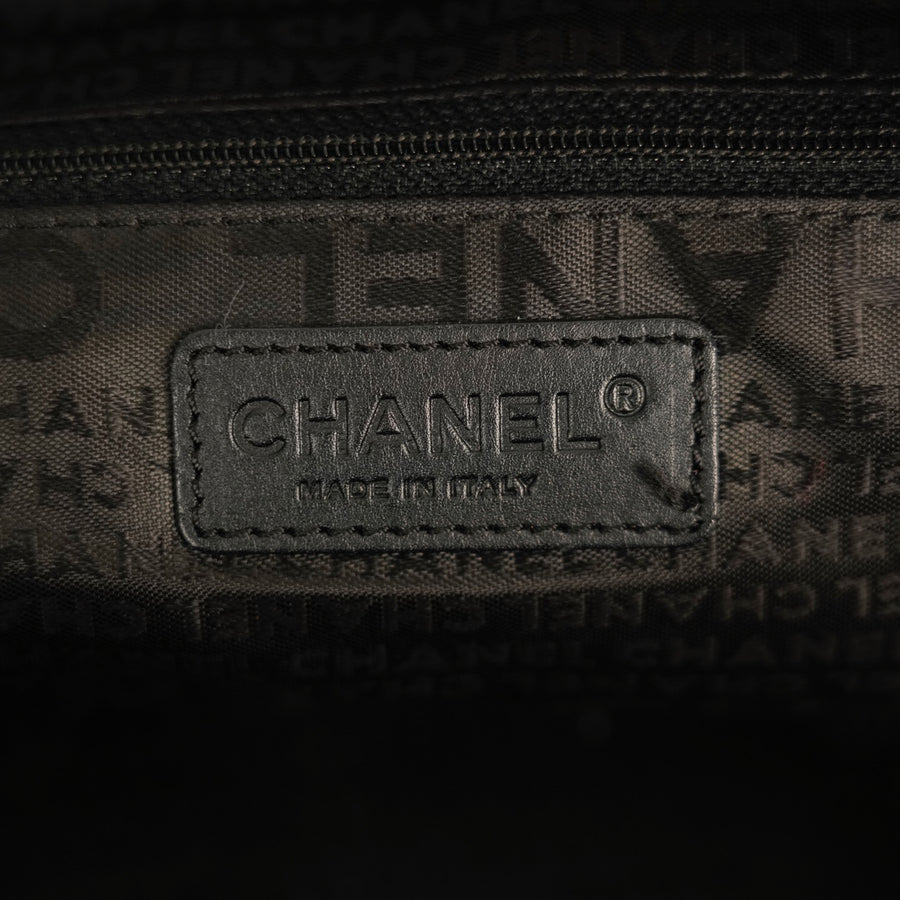 CHANEL 2004–2005 Chocolate Bar Stitch Shoulder Bag