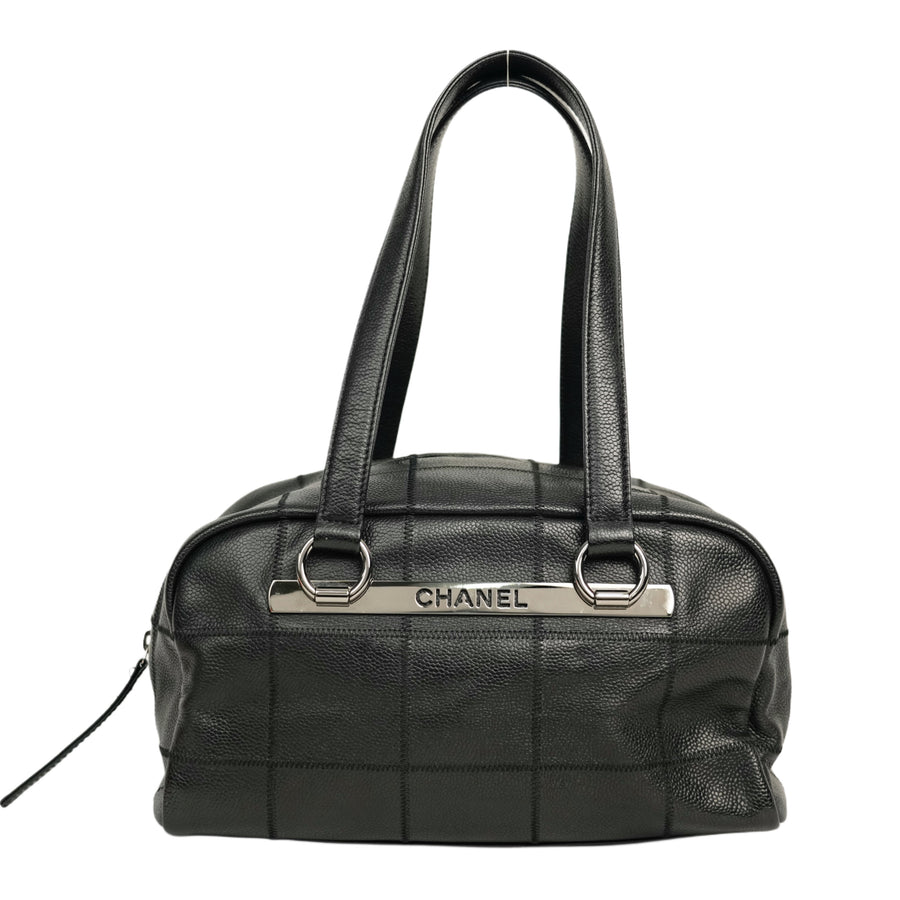 CHANEL 2004–2005 Chocolate Bar Stitch Shoulder Bag