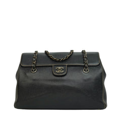CHANEL 2002–2003 Chain Caviar Leather Shoulder Bag