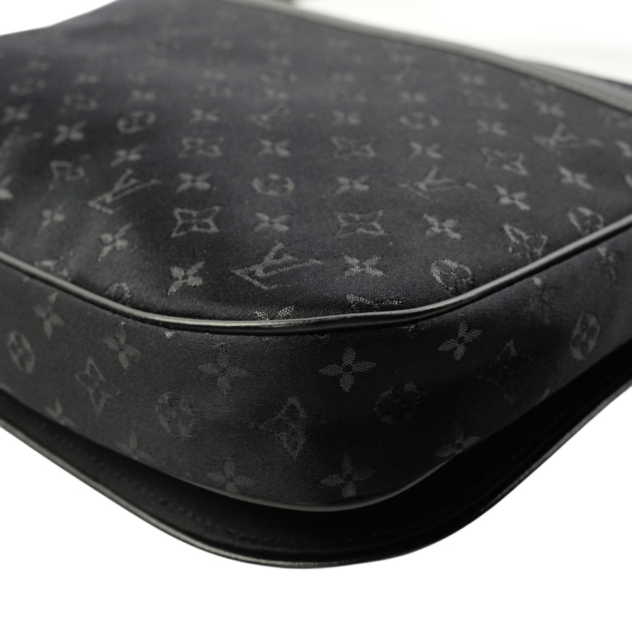 LOUIS VUITTON Monogram Comte De Femusette Satin Noir Shoulder Bag M92273
