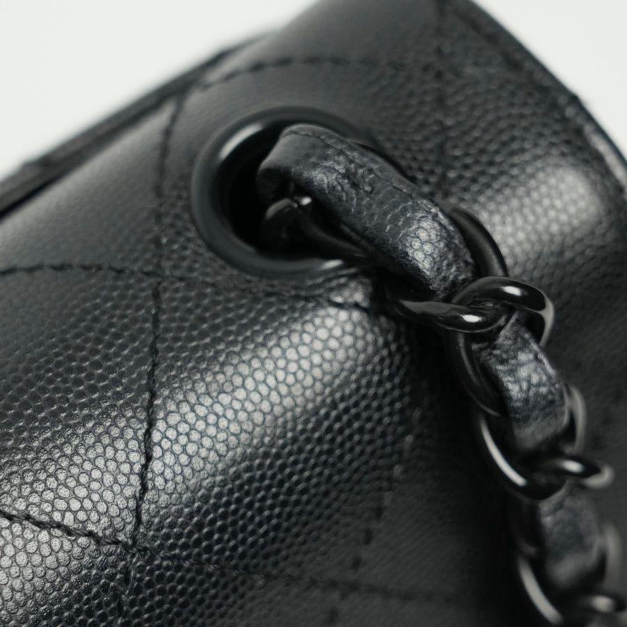 CHANEL 1997–1999 2.55 Matelassé Chain Caviar Skin Shoulder Bag