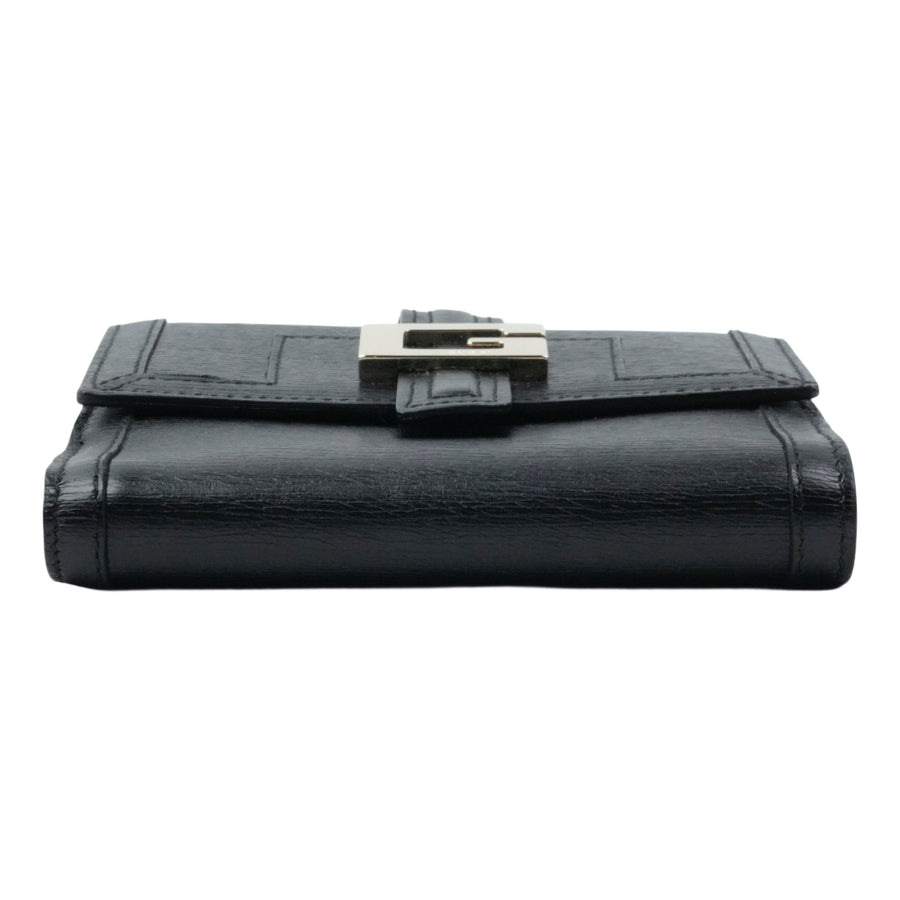 GUCCI Leather Logo W-Hook Compact Wallet