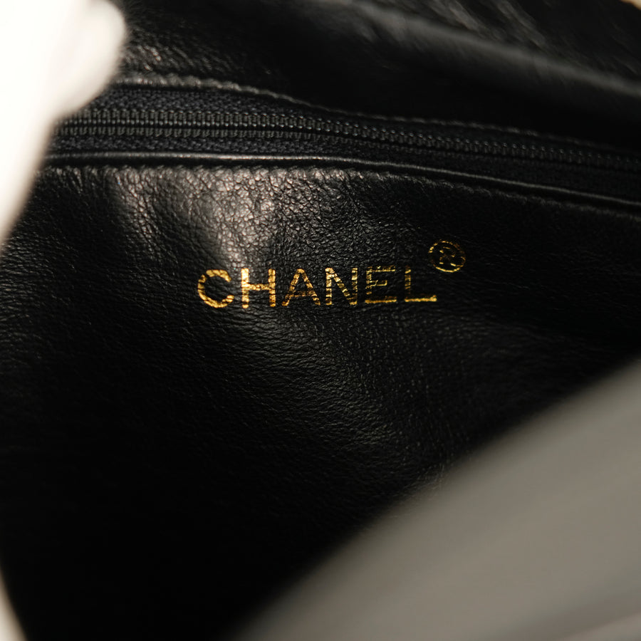 CHANEL 1994–1996 Matelasse Caviar Skin Shoulder Bag