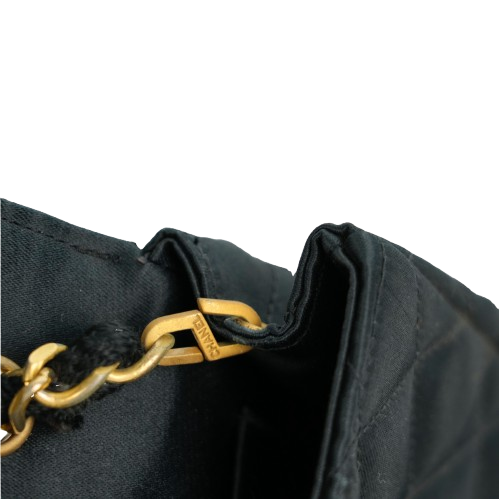 CHANEL 1986-1988 Matelassé Shoulder Bag