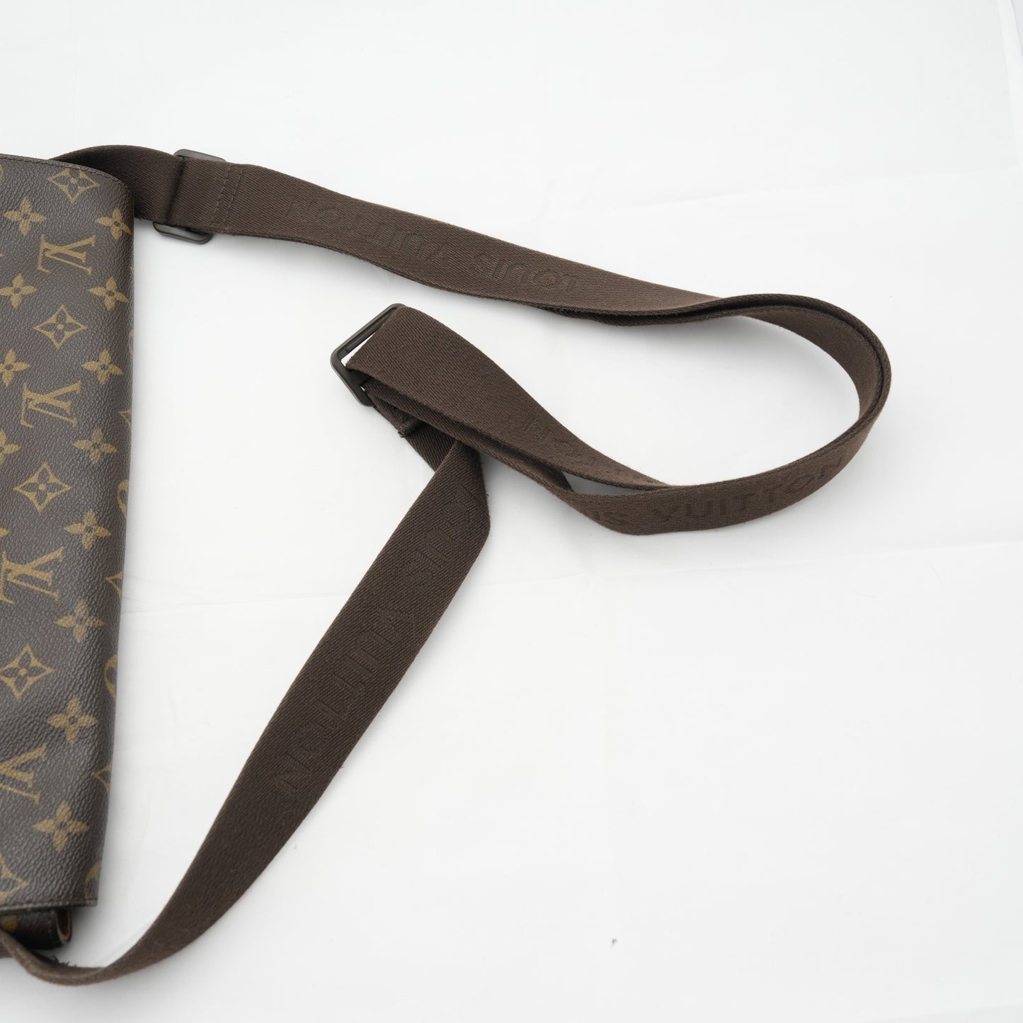 LOUIS VUITTON Monogram MessengerGM Shoulder Bag M97039