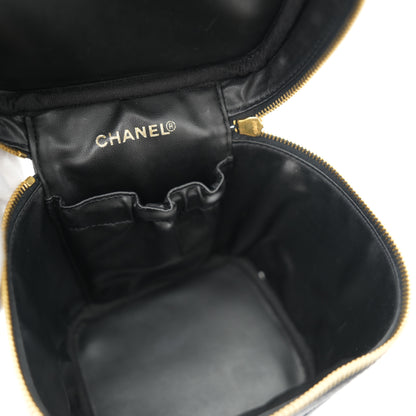 CHANEL 1996-1997 Vanity Bag Caviar Skin with Gold Hardware Handbag