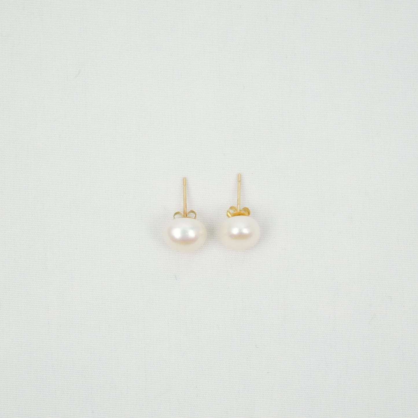 Pearl 1.1g 18K Earring