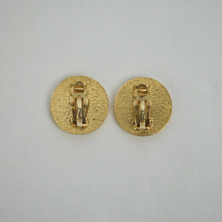 CHANEL 2001 Button Round Earring