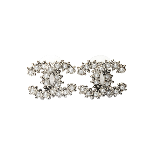 CHANEL 2005 Coco Mark Pearl Earring