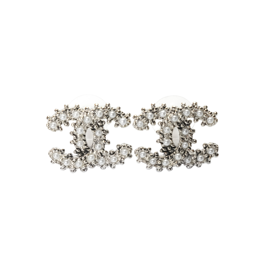 CHANEL 2005 Coco Mark Pearl Earring