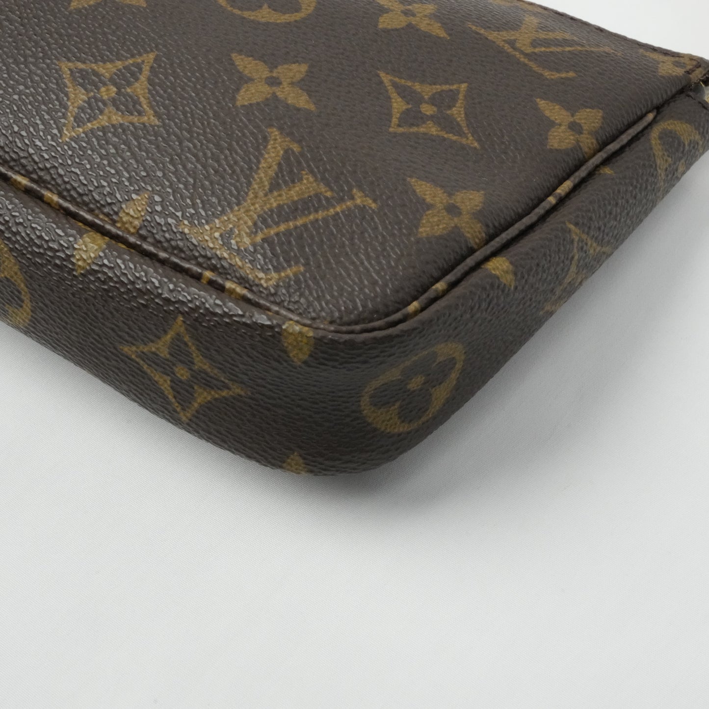 LOUIS VUITTON Monogram Pochette Accessoires Old Style Handbag M51980