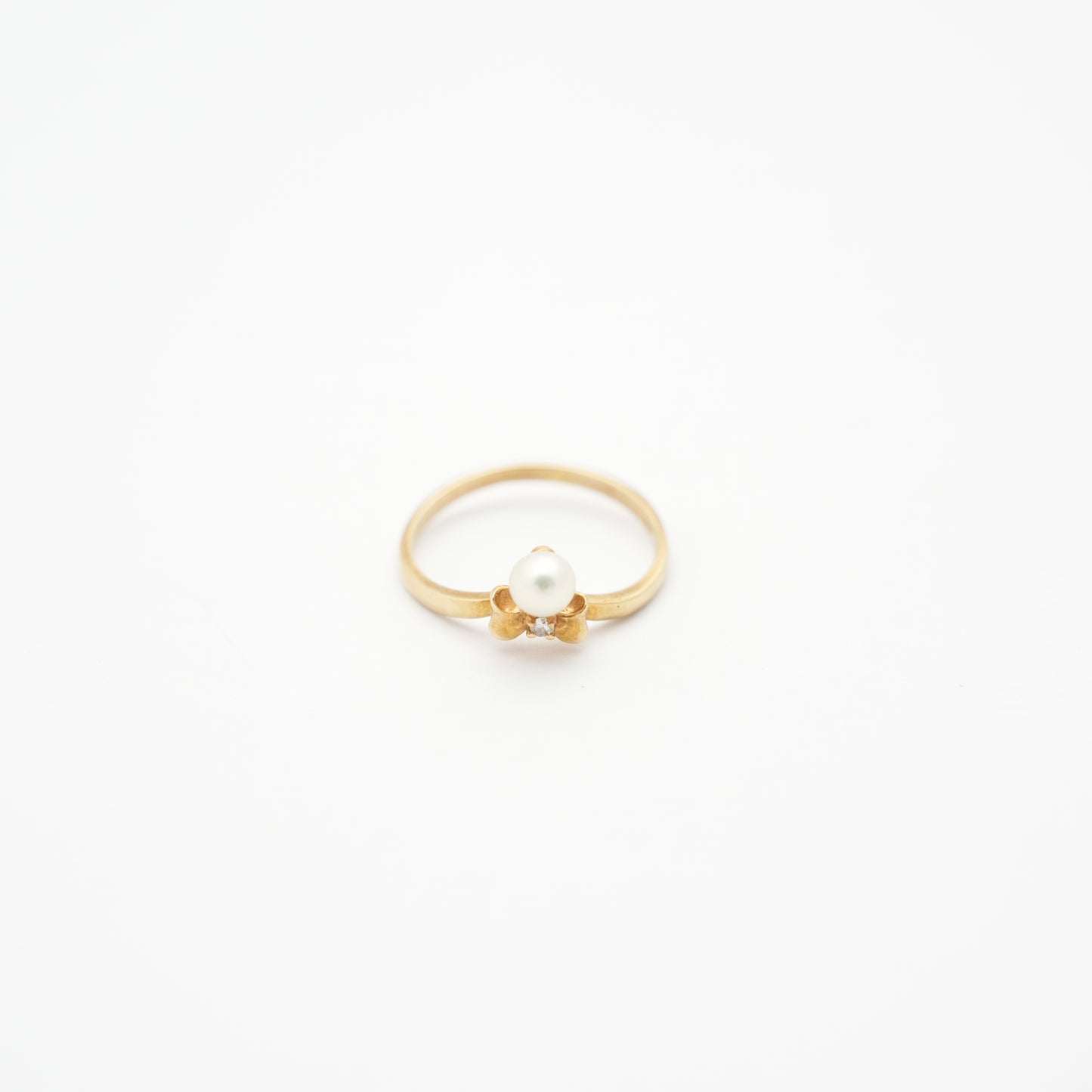 TASAKI Ribbon Pearl with Diamond Side Stones Ring