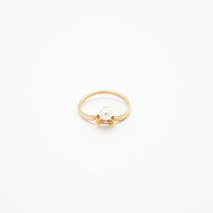 TASAKI Ribbon Pearl with Diamond Side Stones Ring