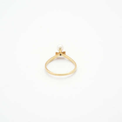 TASAKI Ribbon Pearl with Diamond Side Stones Ring