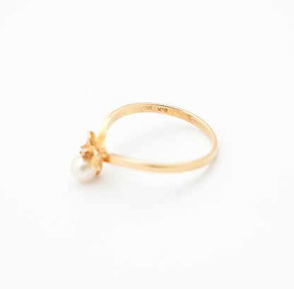 TASAKI Ribbon Pearl with Diamond Side Stones Ring