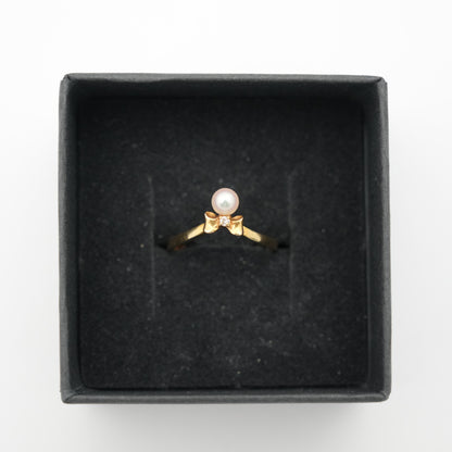 TASAKI Ribbon Pearl with Diamond Side Stones Ring