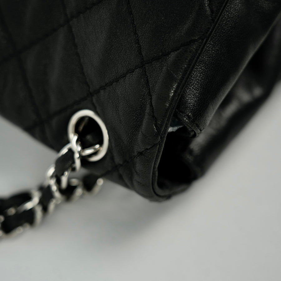 CHANEL Chain Shoulder Bag