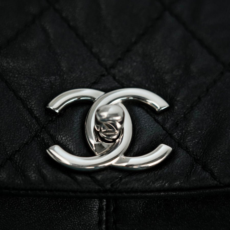 CHANEL Chain Shoulder Bag