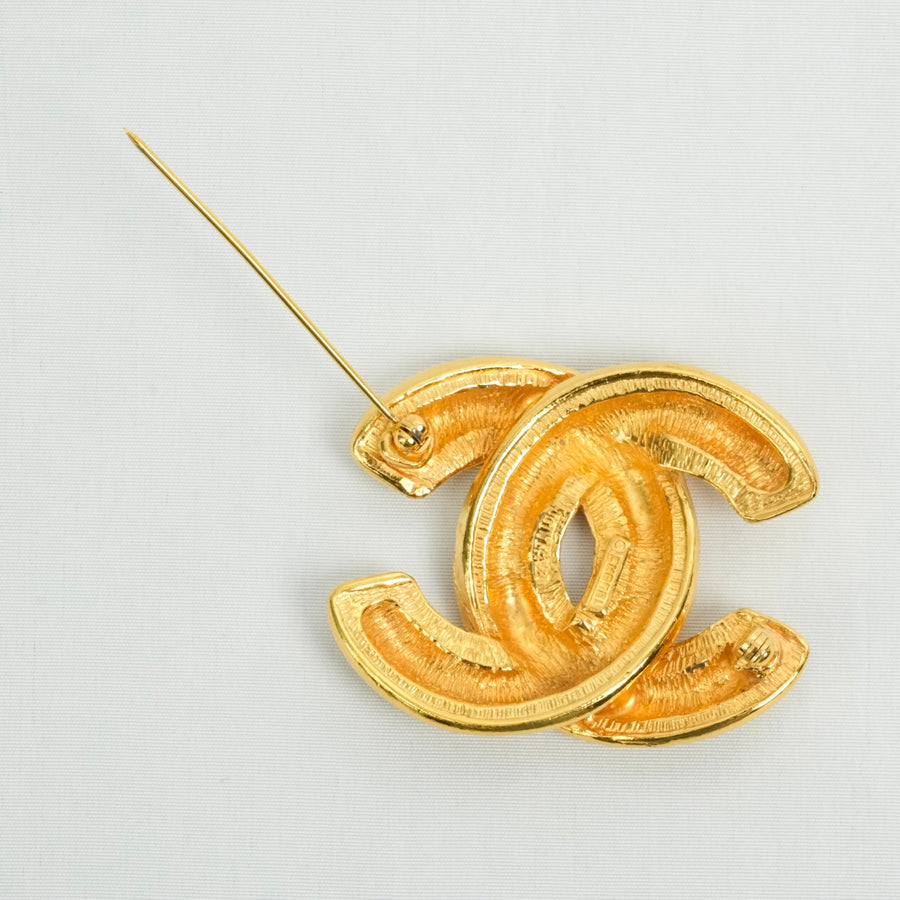 CHANEL Matelassé Coco Mark Brooch