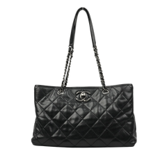CHANEL 1991–1994 Matelassé Caviar Leather Shoulder Bag
