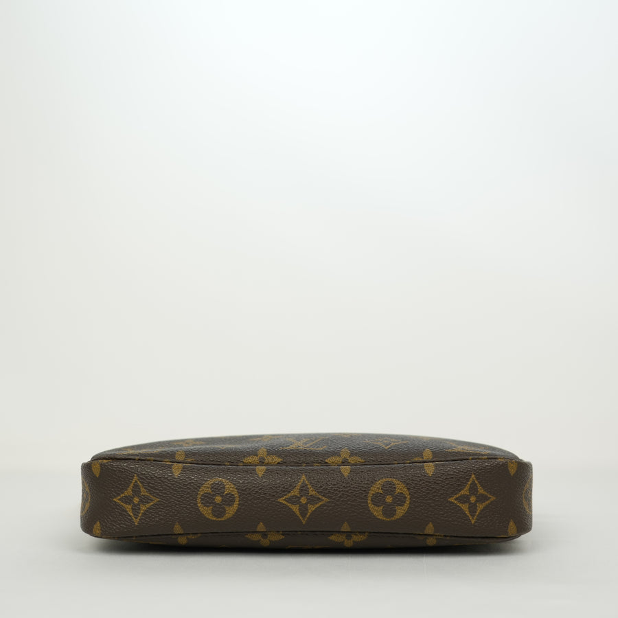 LOUIS VUITTON Monogram Pochette Accessory Handbag M51980