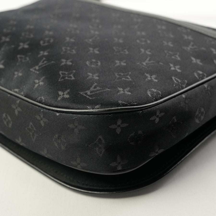 LOUIS VUITTON Monogram Comte De Femusette Satin Noir Shoulder Bag M92273