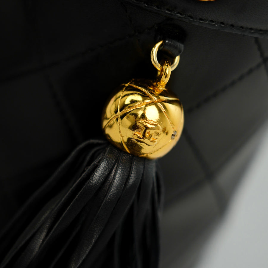 CHANEL 1997-1999 Fringe Bucket Lambskin Shoulder Bag