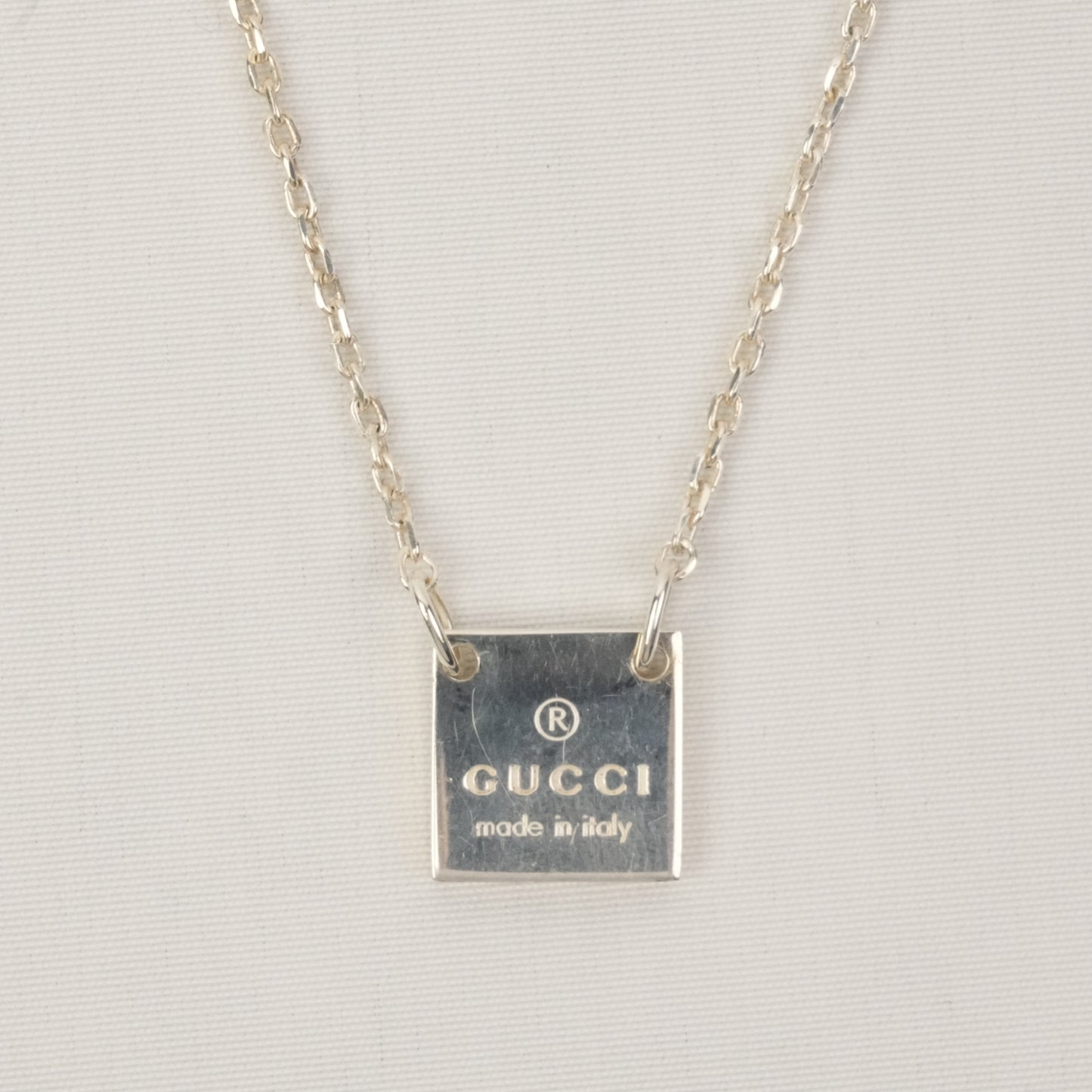 GUCCI Plate Necklace