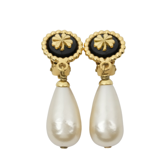 CHANEL 1993 Clover Pearl Earring