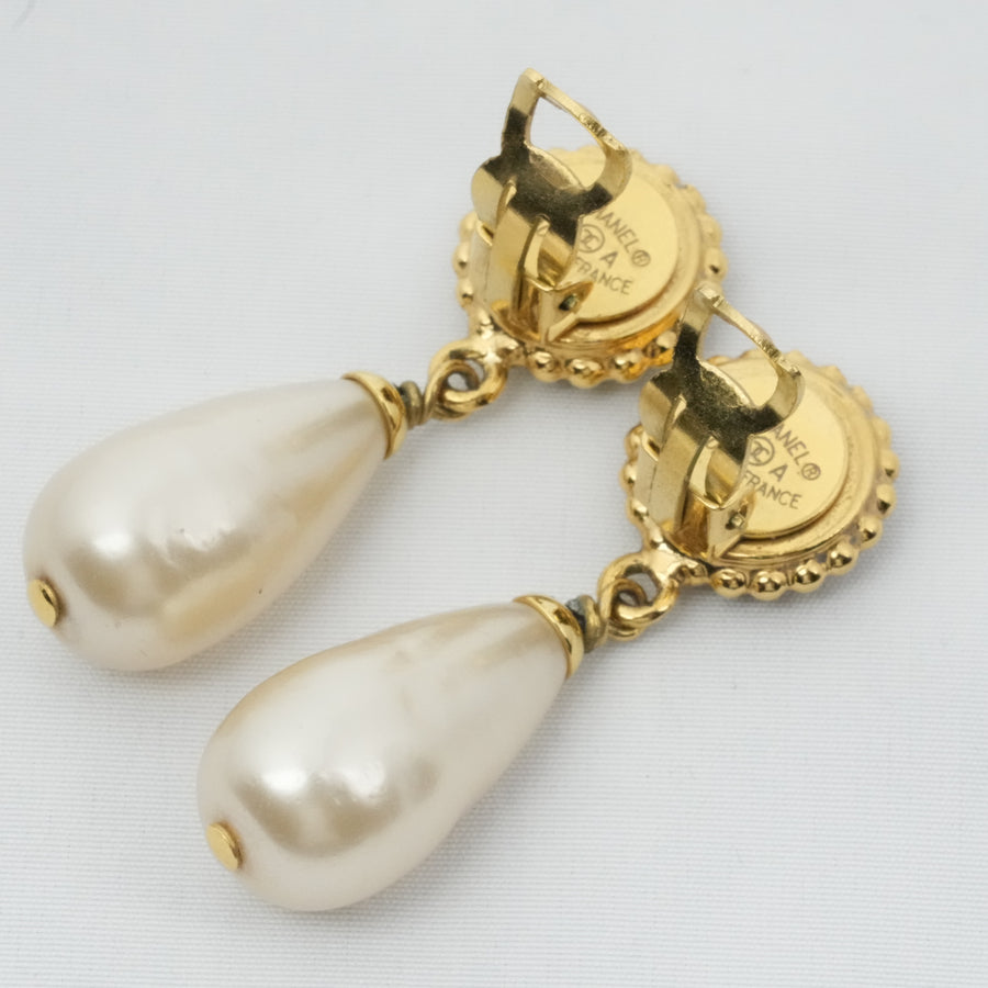 CHANEL 1993 Clover Pearl Earring