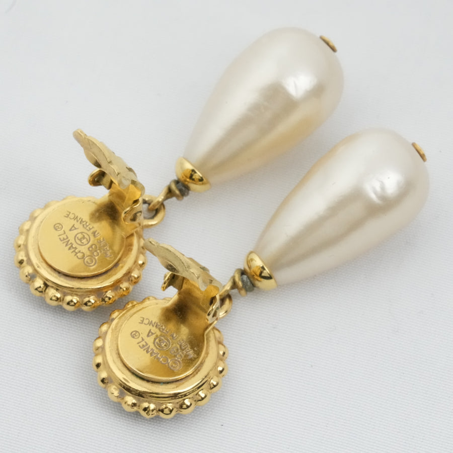 CHANEL 1993 Clover Pearl Earring