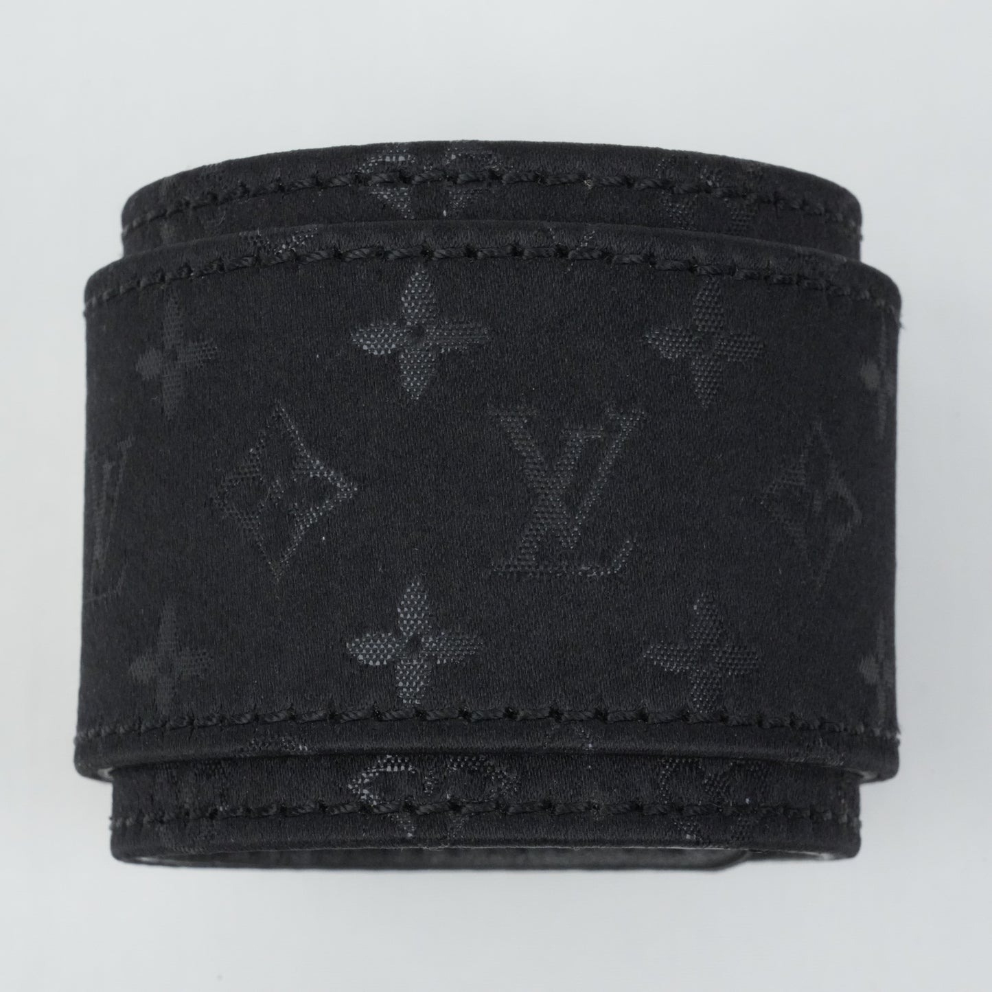 LOUIS VUITTON Monogram Bracelet M92118