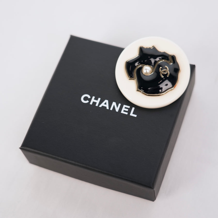 CHANEL Mademoiselle Brooch