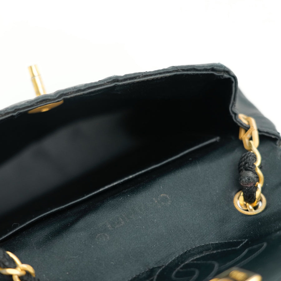 CHANEL 1986-1988 Matelassé Shoulder Bag