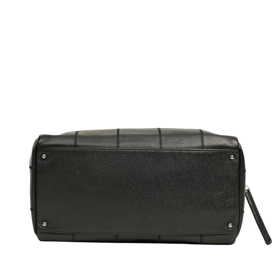 CHANEL 2004–2005 Chocolate Bar Stitch Shoulder Bag