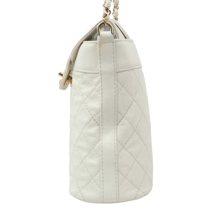 CHANEL Shoulder Bag