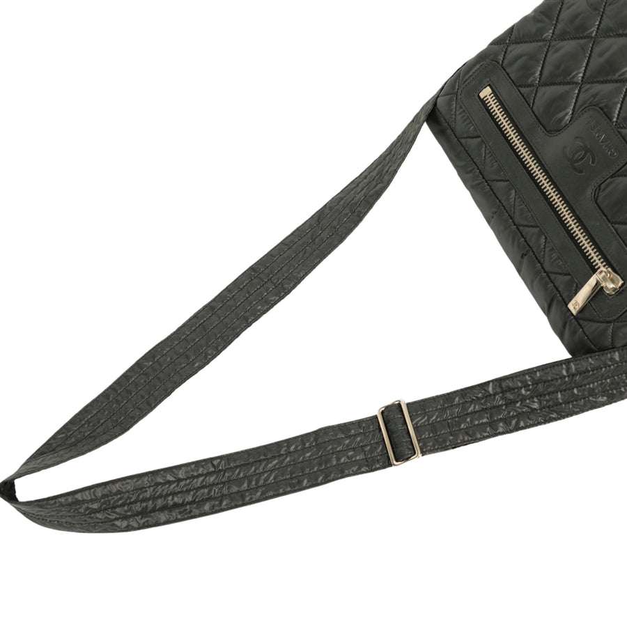 CHANEL 2009–2010 Matelassé Coco Cocoon Shoulder Bag