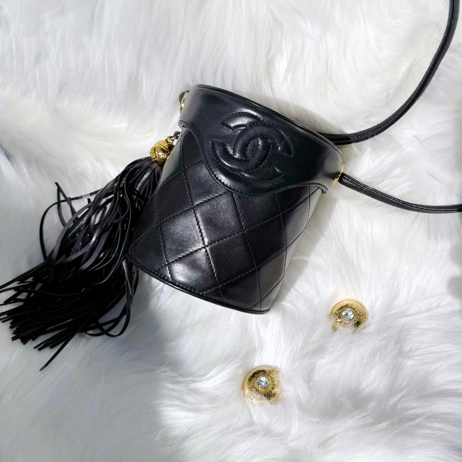 CHANEL 1997-1999 Fringe Bucket Lambskin Shoulder Bag