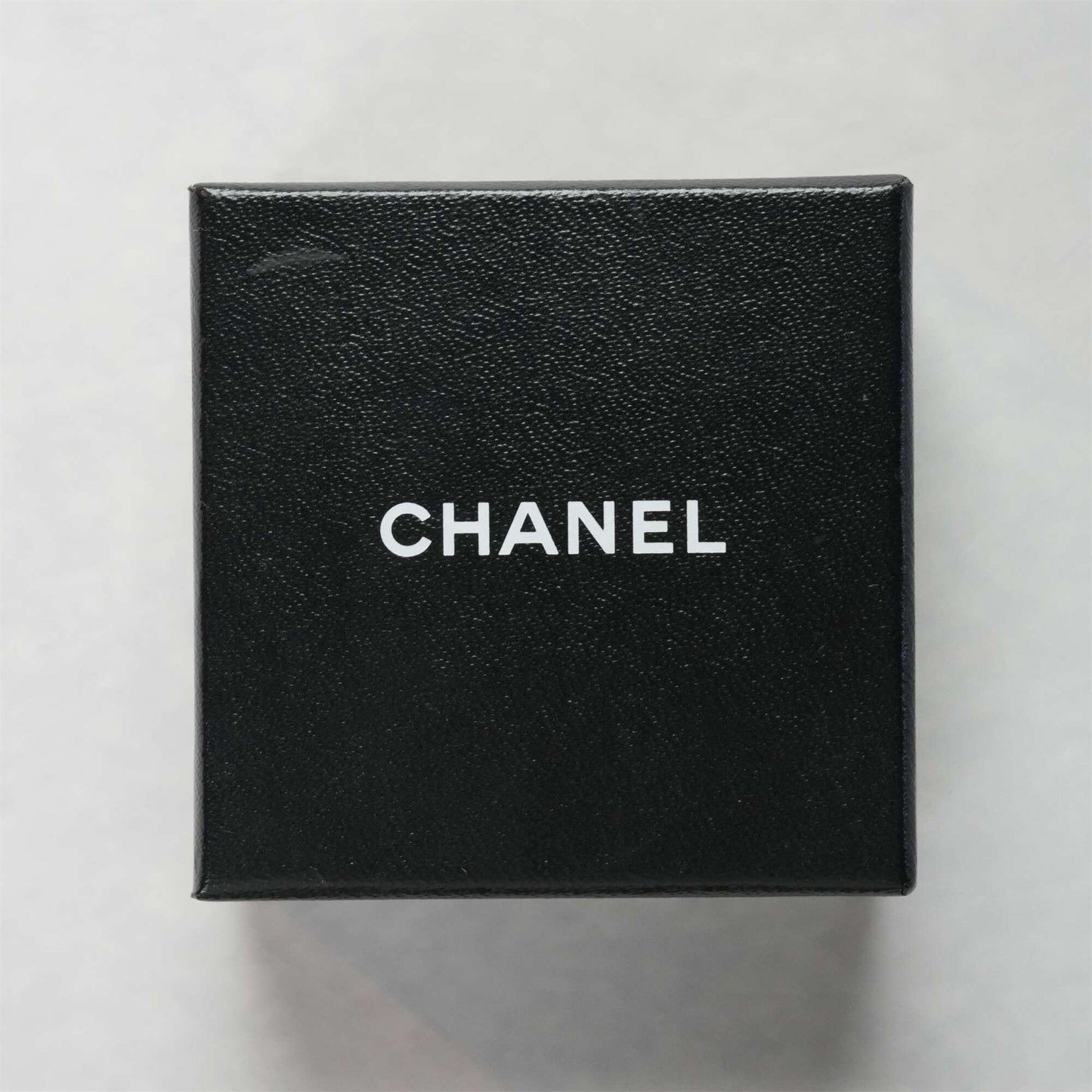 CHANEL 1995 Coco Mark GP Shell 95A Pearl Earring