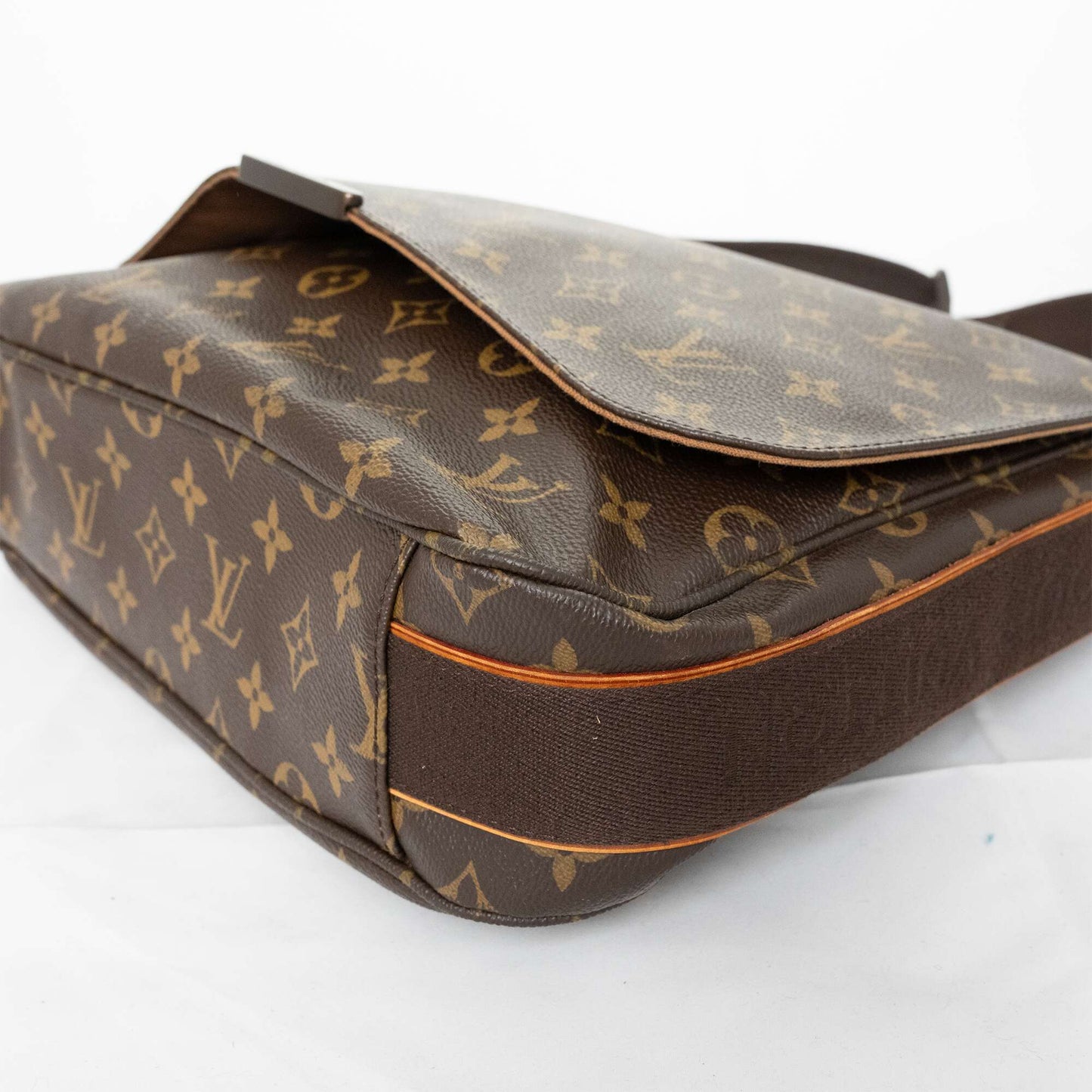 LOUIS VUITTON Monogram MessengerGM Shoulder Bag M97039