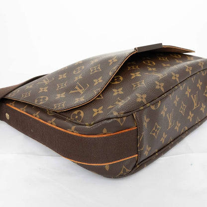 LOUIS VUITTON Monogram MessengerGM Shoulder Bag M97039