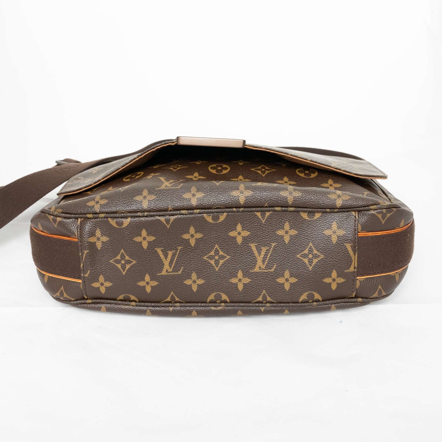 LOUIS VUITTON Monogram MessengerGM Shoulder Bag M97039