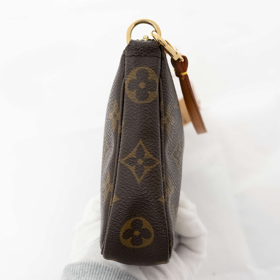 LOUIS VUITTON Monogram Pouch/Handbag M51980